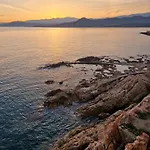 La Pietra Restaurant & LʼÎle-Rousse