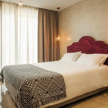 La Pietra Restaurant & فندق LʼÎle-Rousse