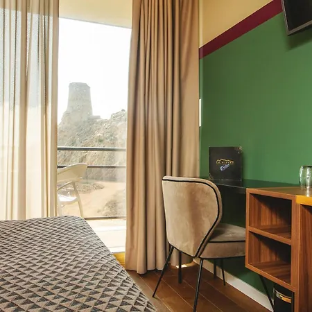 La Pietra Restaurant &