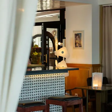 La Pietra Restaurant & LʼÎle-Rousse