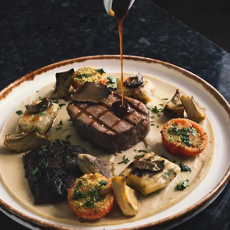 La Pietra Restaurant & Отель