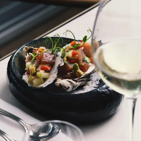 Отель La Pietra Restaurant & 3*