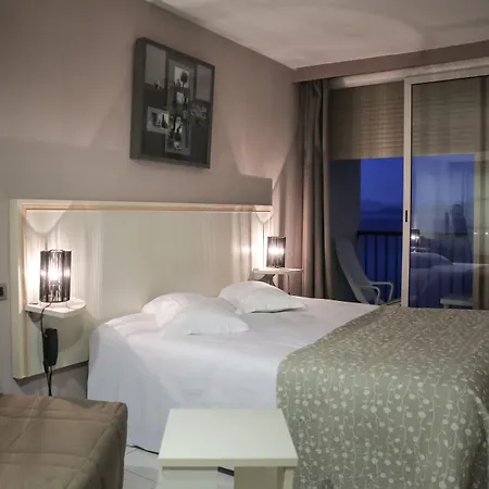 La Pietra Restaurant & فندق LʼÎle-Rousse