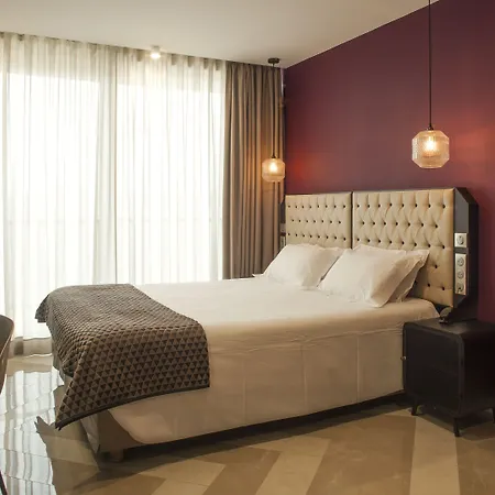 La Pietra Restaurant & فندق 3*