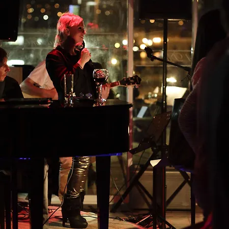 La Pietra Restaurant &