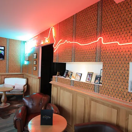 La Pietra Restaurant & فندق 3*