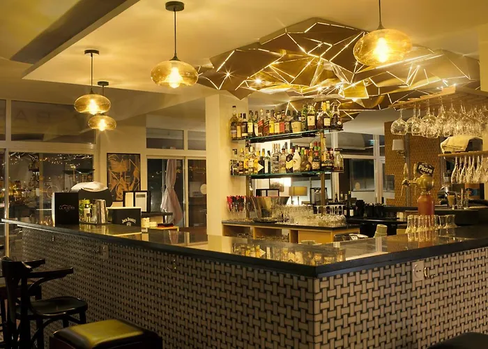 Hotel La Pietra Restaurant & 3*