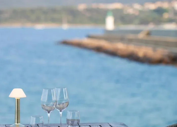 La Pietra Restaurant & Hotel LʼÎle-Rousse