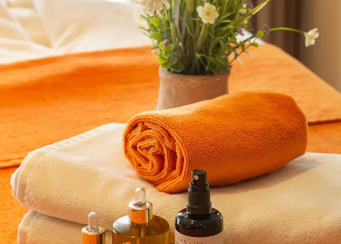 La Pietra Restaurant & 3* LʼÎle-Rousse