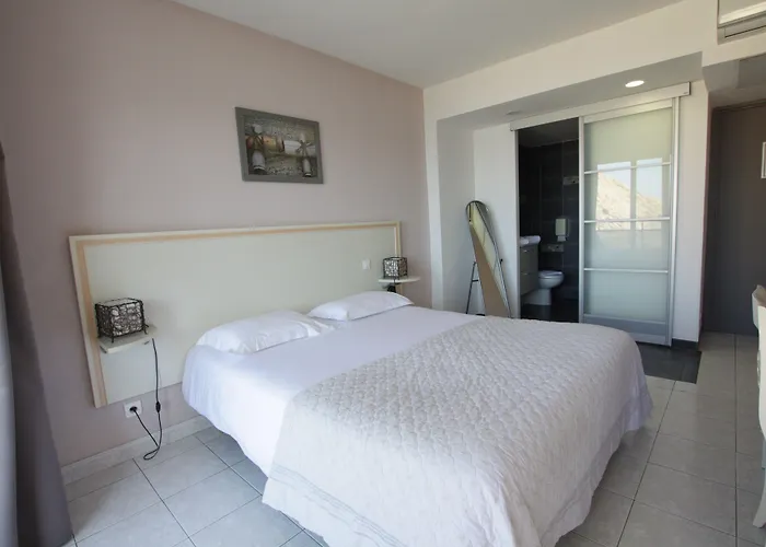 La Pietra Restaurant & Hotel 3*