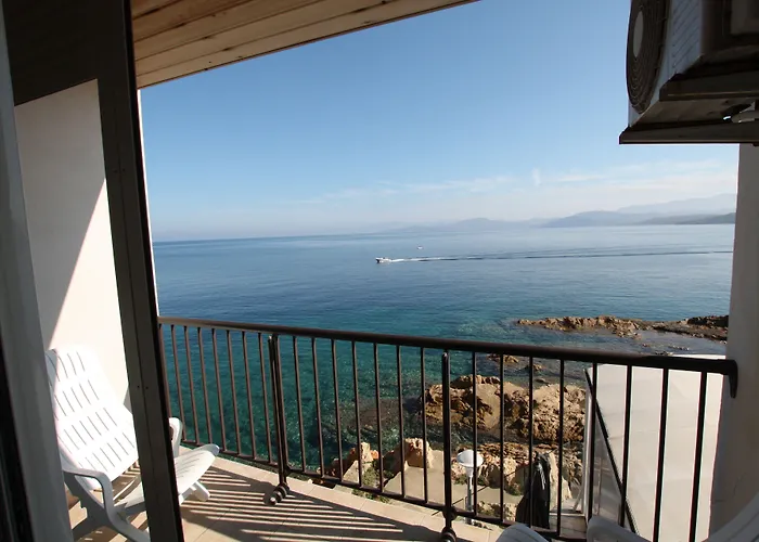 La Pietra Restaurant & LʼÎle-Rousse