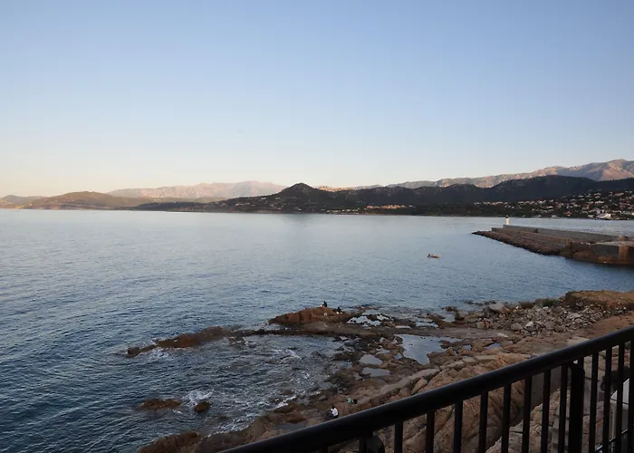 La Pietra Restaurant & LʼÎle-Rousse