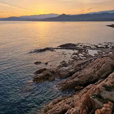 La Pietra Restaurant & LʼÎle-Rousse