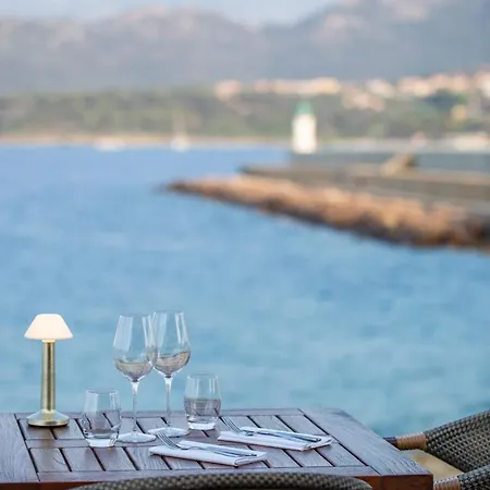 La Pietra Restaurant & ホテル LʼÎle-Rousse