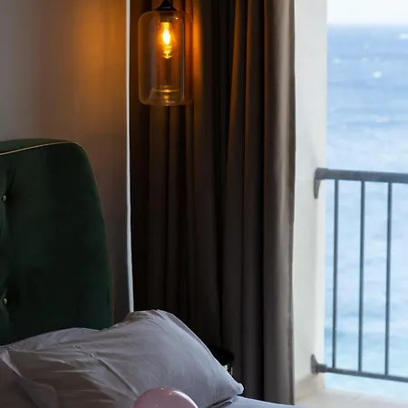 ホテル La Pietra Restaurant & LʼÎle-Rousse