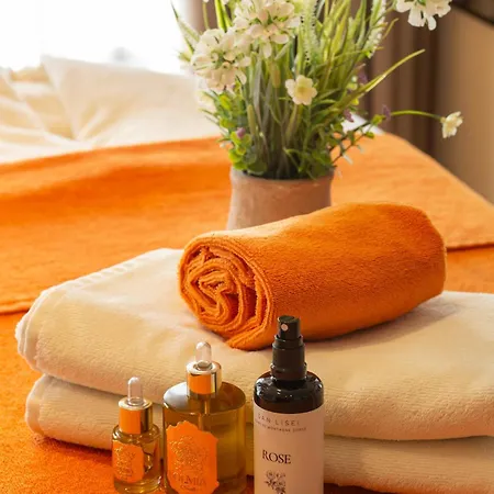 La Pietra Restaurant & 3* LʼÎle-Rousse