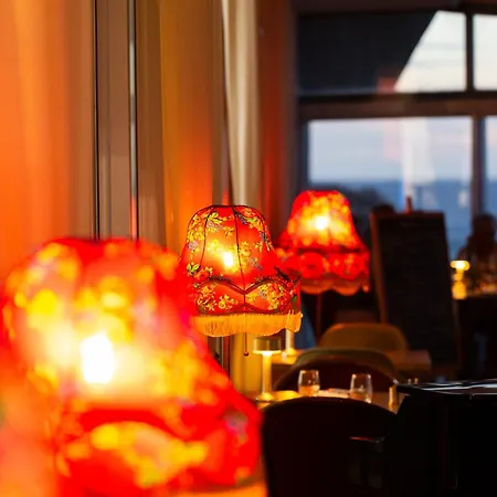 La Pietra Restaurant & ホテル LʼÎle-Rousse