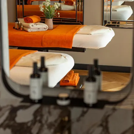 La Pietra Restaurant & 3* LʼÎle-Rousse