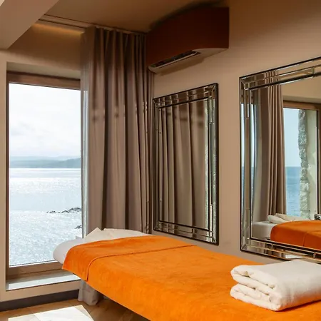 La Pietra Restaurant & Hotel