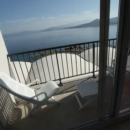 Ξενοδοχείο La Pietra Restaurant & 3*