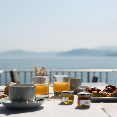 La Pietra Restaurant & 3* LʼÎle-Rousse