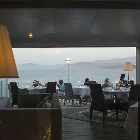 ホテル La Pietra Restaurant & 3*