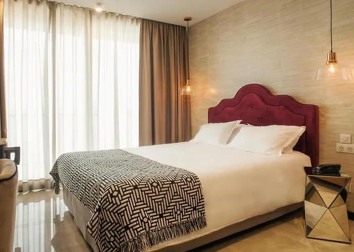 La Pietra Restaurant & Hotel LʼÎle-Rousse