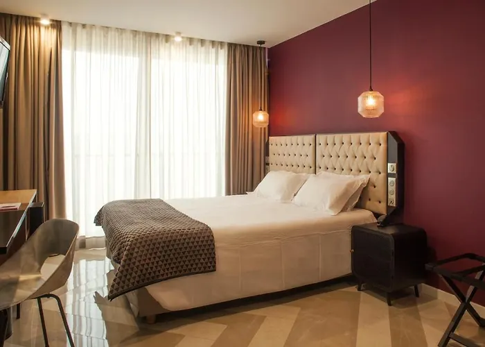 La Pietra Restaurant & LʼÎle-Rousse