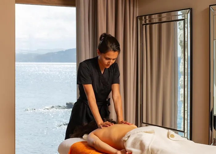 La Pietra Restaurant & 3* LʼÎle-Rousse