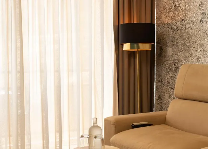 La Pietra Restaurant & LʼÎle-Rousse