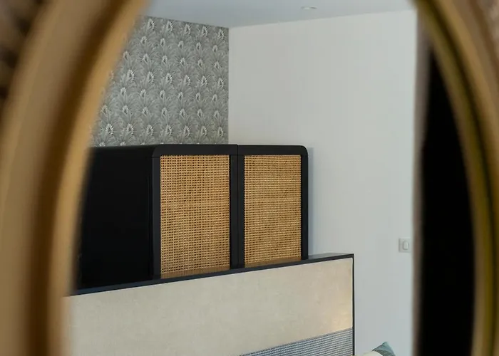 La Pietra Restaurant & 3* LʼÎle-Rousse