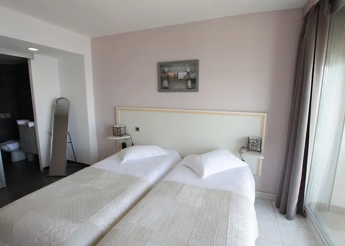 La Pietra Restaurant & Hotel