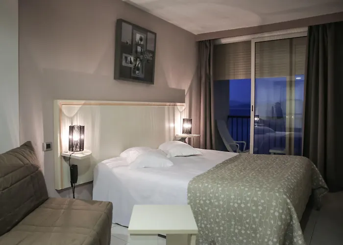 La Pietra Restaurant & Hotel LʼÎle-Rousse