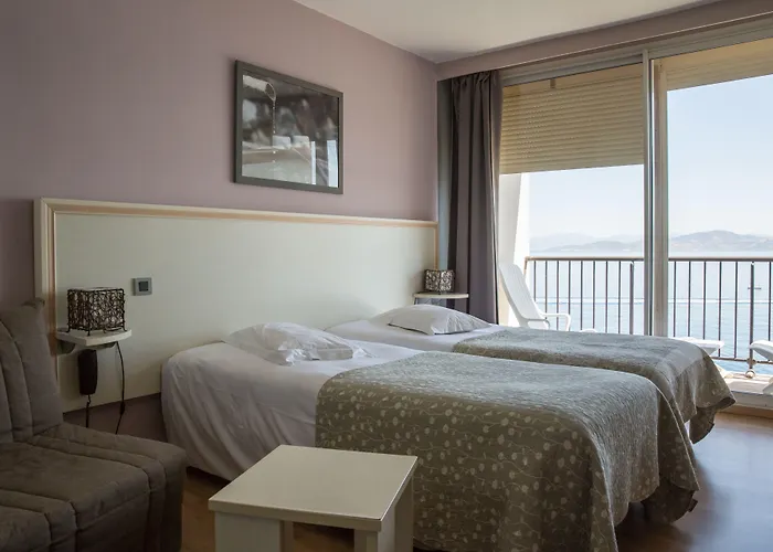 La Pietra Restaurant & Hotel LʼÎle-Rousse