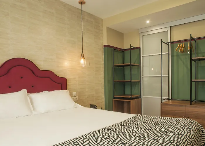 La Pietra Restaurant &