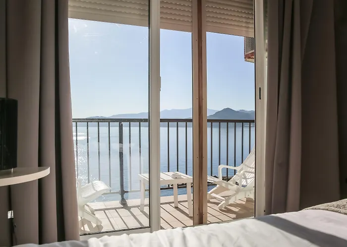 Hotel La Pietra Restaurant & LʼÎle-Rousse