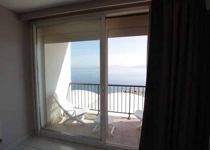 Ξενοδοχείο La Pietra Restaurant & LʼÎle-Rousse
