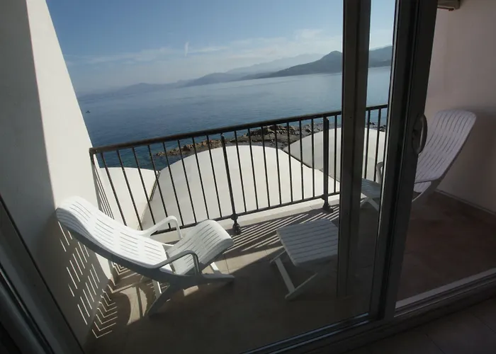 Hotel La Pietra Restaurant & 3*