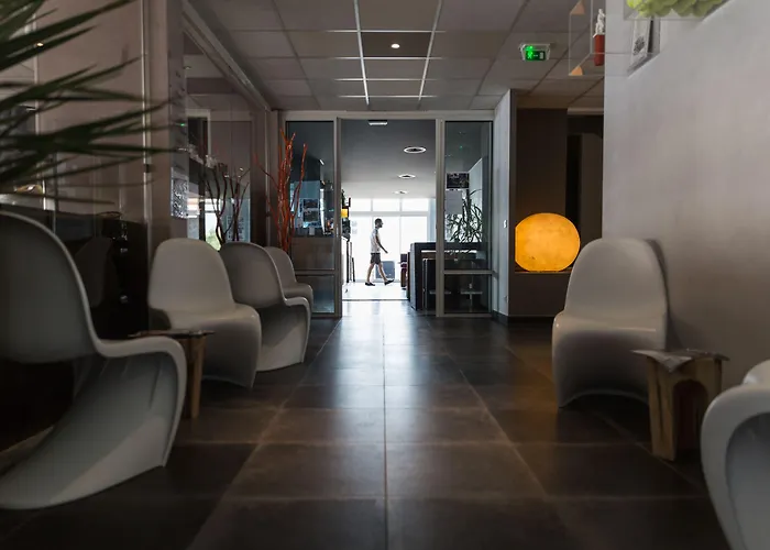 Hotel La Pietra Restaurant & LʼÎle-Rousse