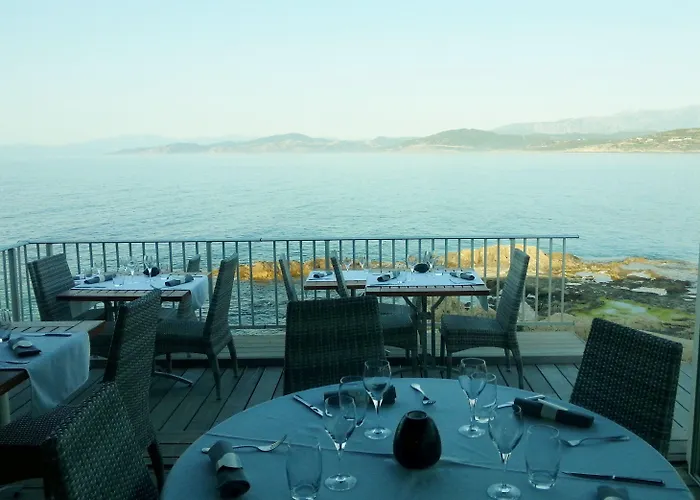 La Pietra Restaurant & Hotel