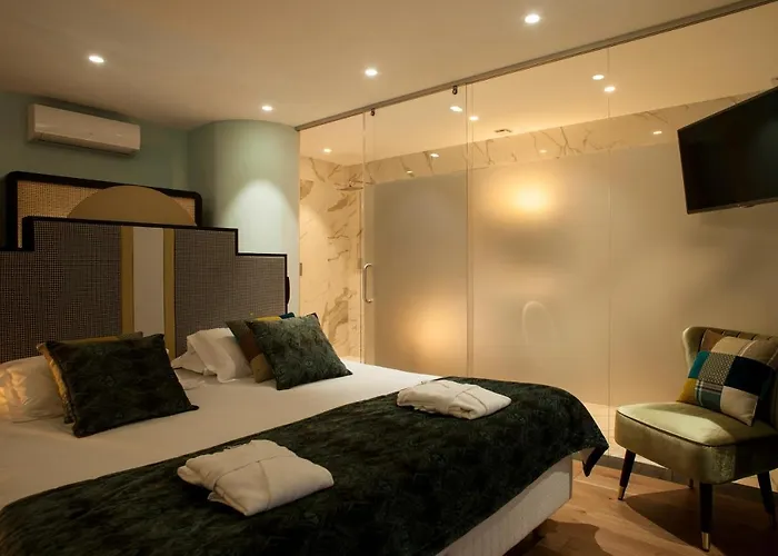 Hotel La Pietra Restaurant & 3*